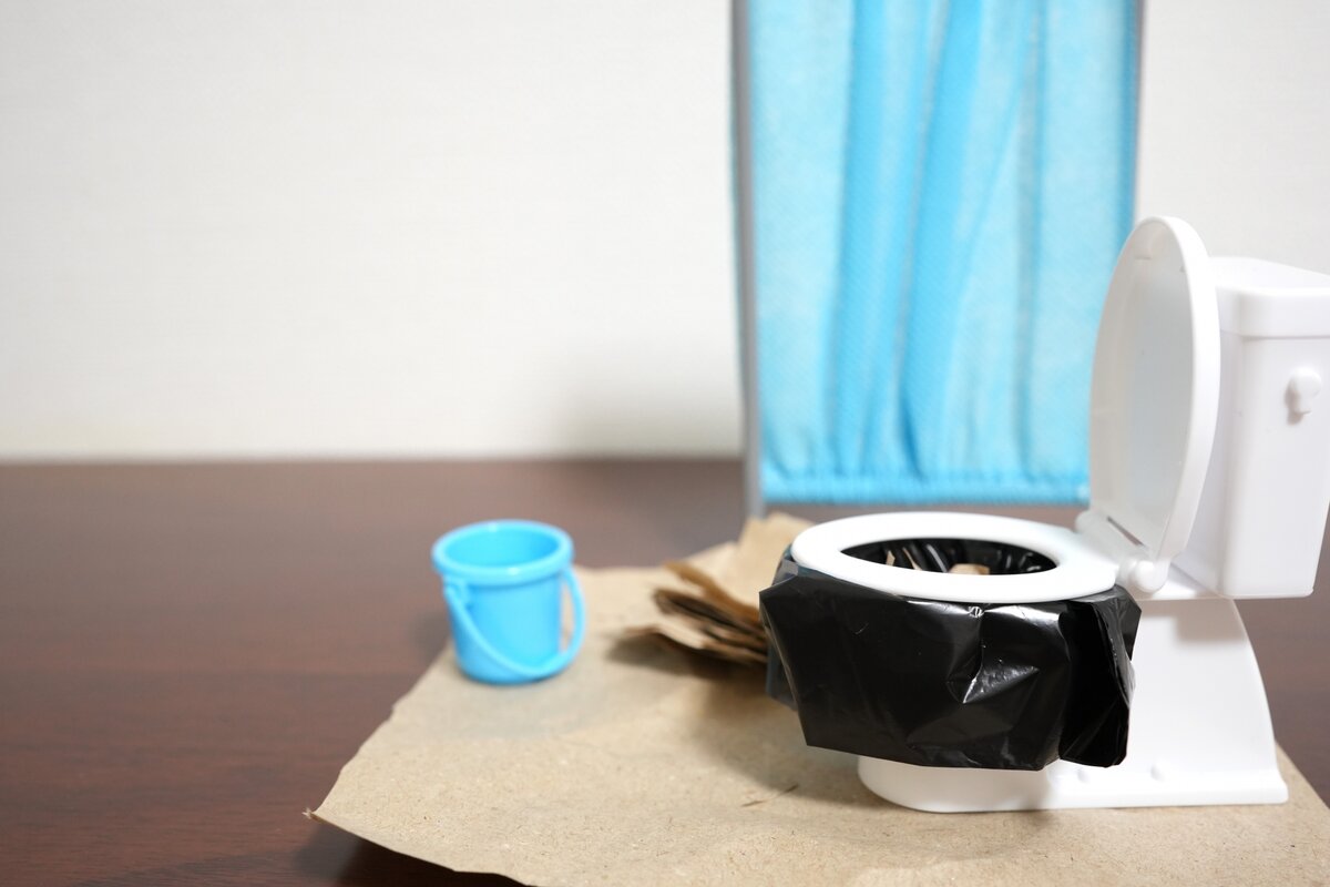便座にセットして使うタイプの非常用トイレ