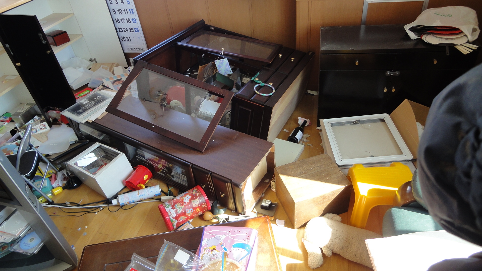 東日本大震災発生後の室内の様子