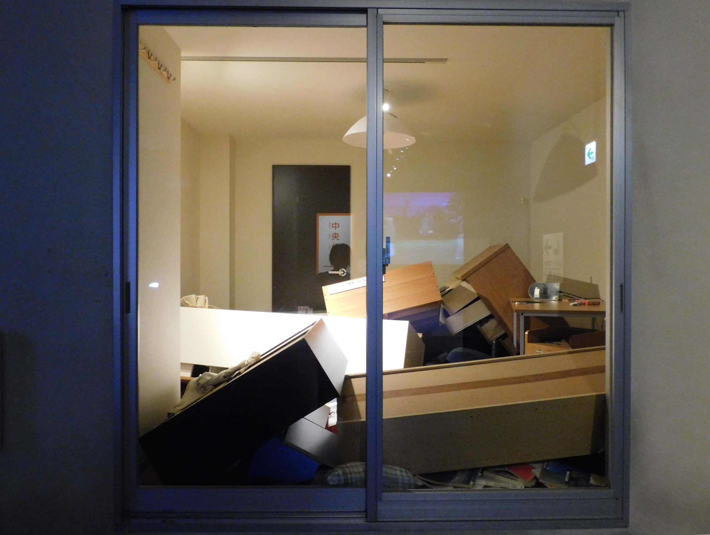 家具転倒防止対策をしていなかった部屋
地震後の様子
そなエリア東京